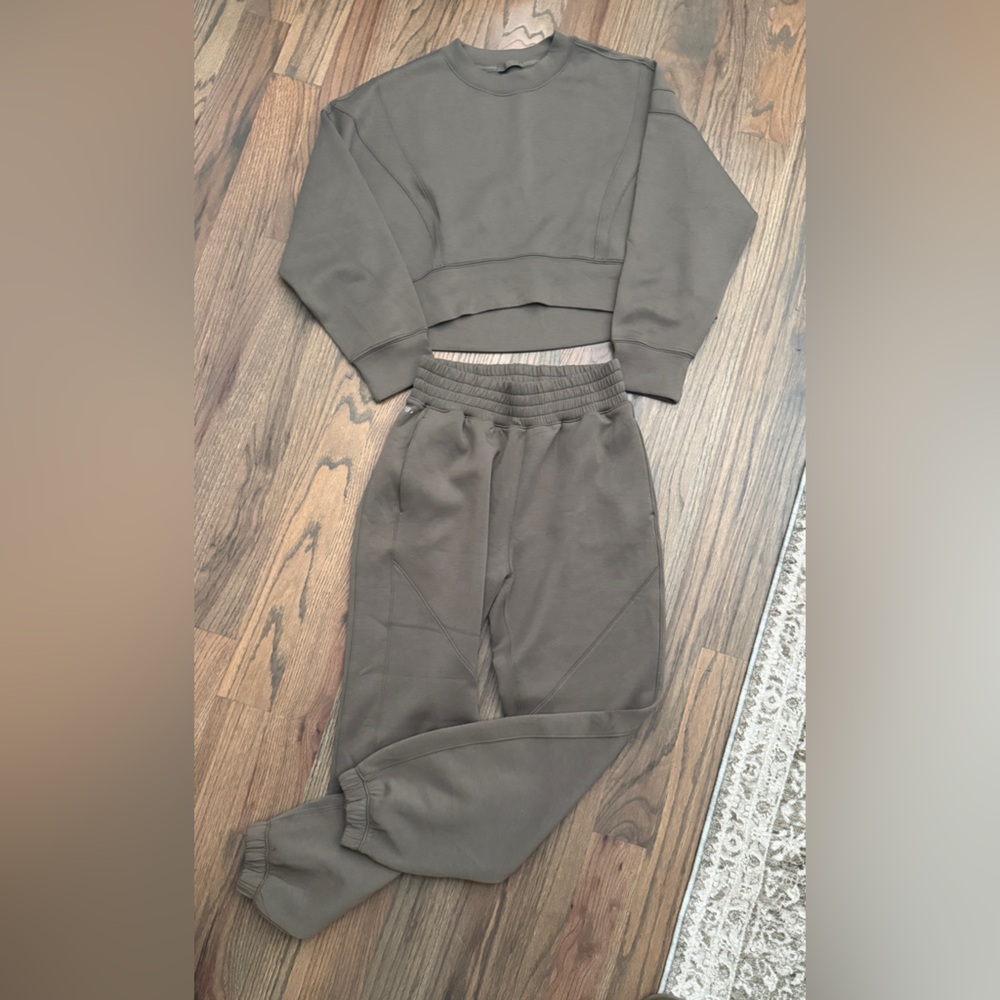 Abercrombie & Fitch Women's YPB neoKNIT Sweatpants and Crewneck